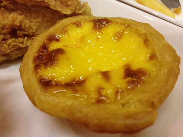 こちらは人気のエッグタルト。ふわふわです。