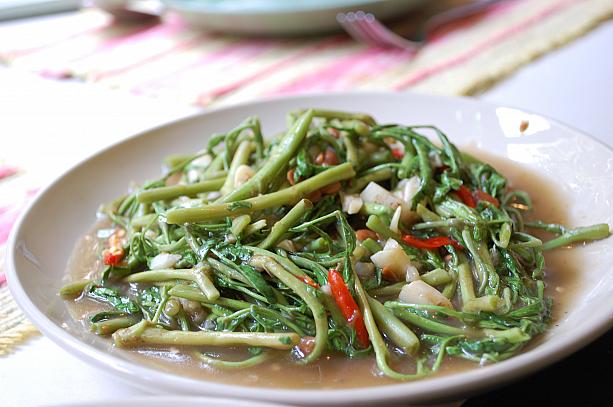 野菜炒めは丁度良い味付けでいくらでも食べれそうです