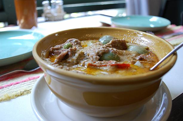 美味しいグリーンカレーはご飯がすすみます。