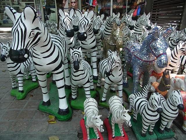 サイアムの祠は動物で一杯 | バンコクナビ