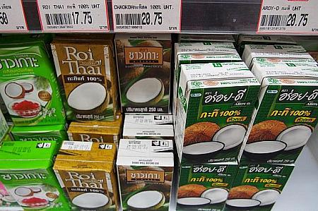 ココナッツミルクはパックで売っています。