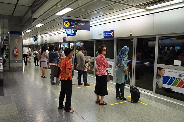 昼前のｍｒｔスクンビット駅 バンコクナビ