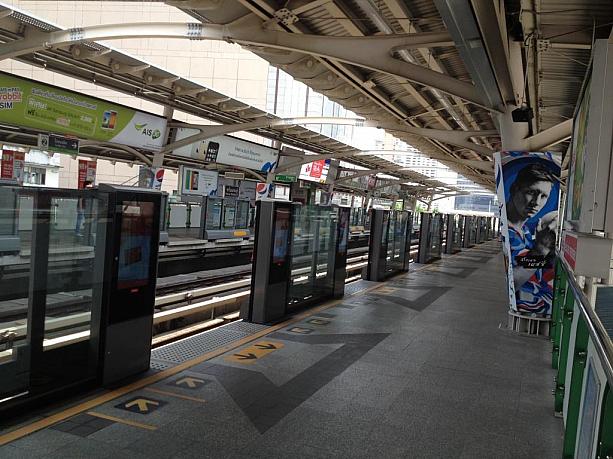 BTSのプロンポン駅です。暑い！