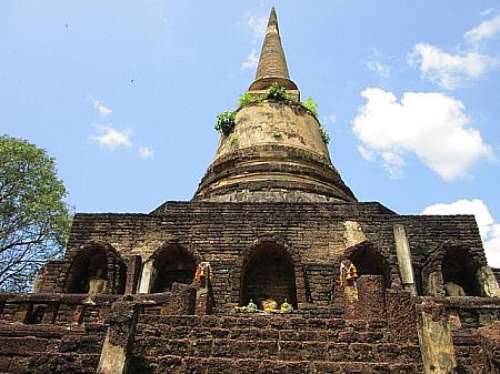階段を登り仏塔の頭頂部へ