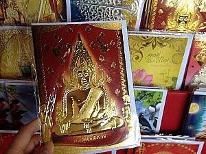 仏教国らしいカードも。若い人たちはもっと可愛いカードを使いますが。。。
