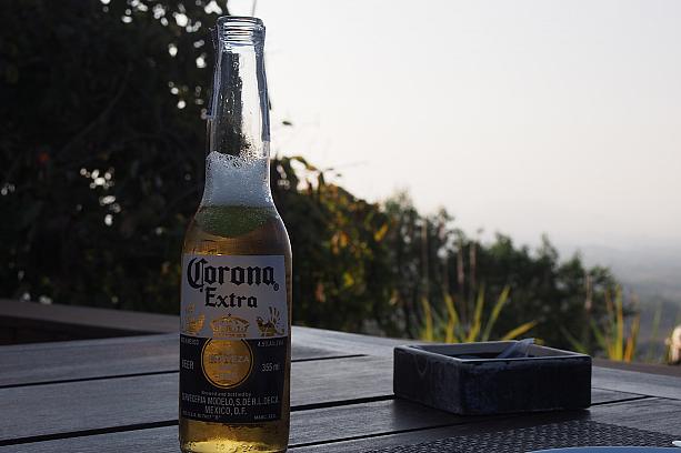 景色を眺めながら飲みたいのは、ビール。