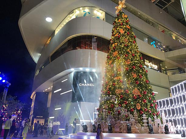 バンコク名物でもある巨大クリスマスツリーの季節がやって来ました。