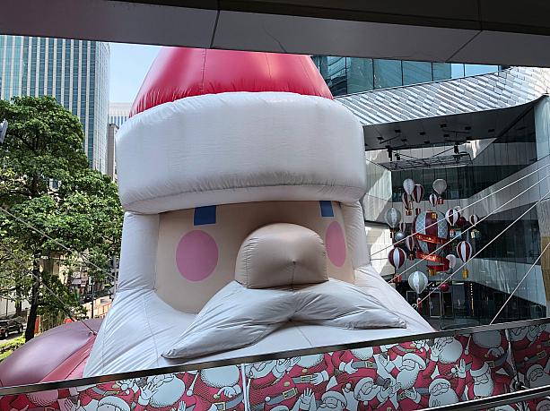 日本は節分やバレンタインに向けたデコレーションが街を彩っている頃かと思いますが、タイはまだクリスマスです。