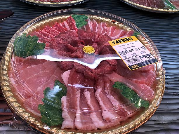 お肉も、すき焼き用やしゃぶしゃぶ用などお手頃価格のものから、神戸牛など高級肉まで揃っています。