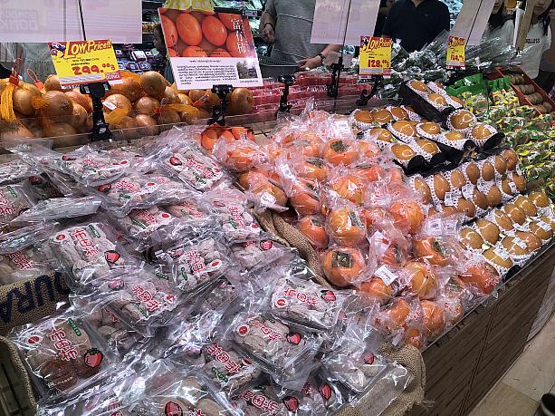 日本の果物も沢山売られています。