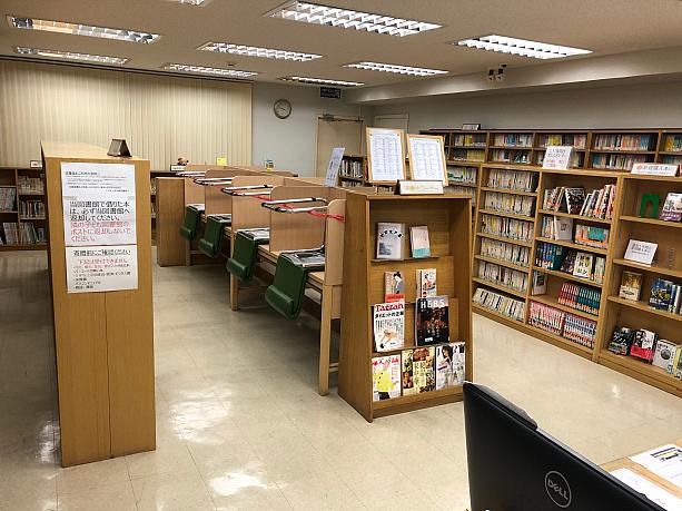 日本語の本が沢山！本好きのナビとしてはテンションが上がります。新型コロナ対策で、本を読む机と椅子は使えなくしてありました。