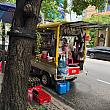 こちらはドリンク売りの車。街を歩くだけで季節の果物が分かって楽しいです。