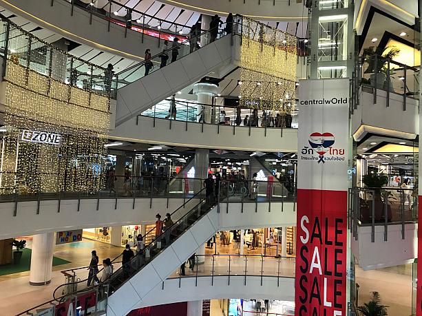 10月1日からコロナ対策が少し緩和されたバンコク。夜間外出禁止令が、21時～だったのが、22時～に変更され、ショッピングモールの営業可能時間も伸びて、客足が少しずつ戻っています。