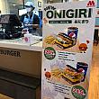 オニギラズ、タイで流行ってるのかな、と思っていたら、なんとモスバーガーでも発見！「NEW ONIGIRI」と書いてありますが、これはオニギラズでは？？タイで広まる日本の流行、面白いです。