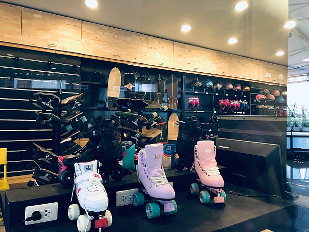 懐かしいローラースケートも発見！スケートボードだけでなくローラースケートもタイで流行ってるのかな？街中ではあまり見かけないけど。