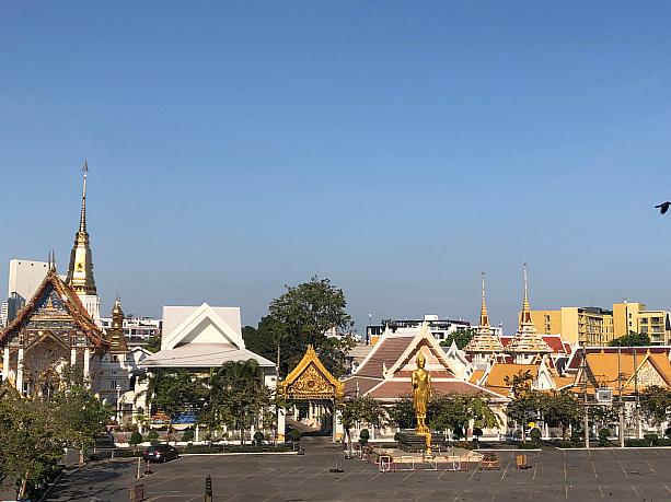 タイを感じられるタイのお寺、旅行でぜひ訪れてみてくださいね。そして今年もナビをどうぞよろしくお願いいたします！