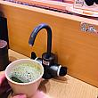 緑茶は席で自分で入れるスタイル。ナビはこの方式が大好きです。