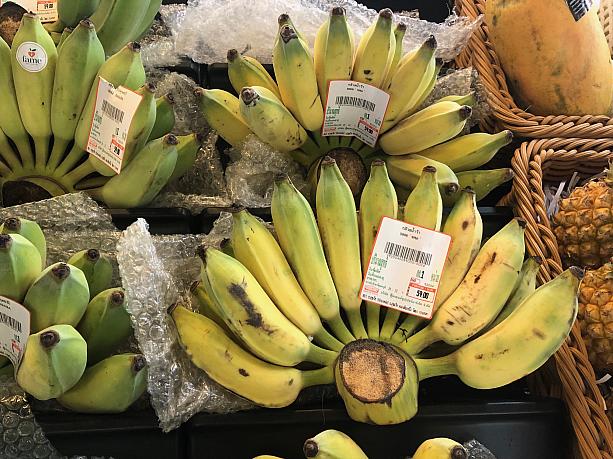 こっちは一年中食べられるバナナ！とはいっても、日本にはない種類のバナナもあります。タイ旅行に来たら、果物もチェックしてみてくださいね。