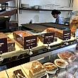 店内では、自家製パンのサンドイッチや自家製ケーキとコーヒーを楽しむスペースもあります(お客さん多くて撮影出来ず、、)。