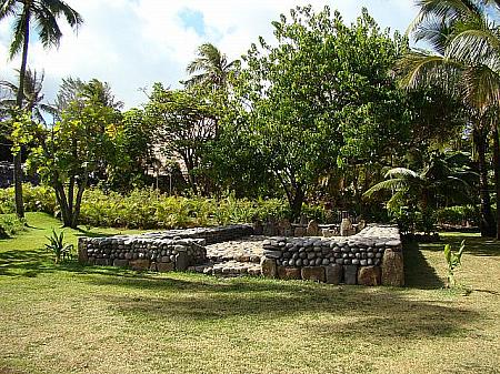 タヒチ村のヘイアウ（ハワイ語の「神殿」「祭祀場」）？