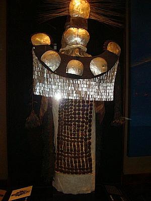 タヒチの会葬長の衣装