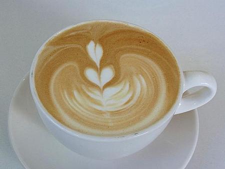 ラテアートも、確かな技術とコーヒーのおいしさの両方が備わって初めて美しい形ができるそうです。