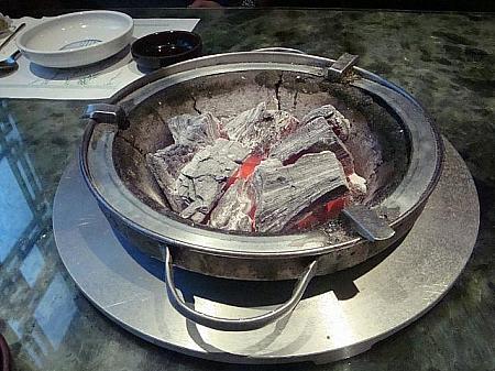 炭火で焼く上質な肉を想像してテンション上がってきます