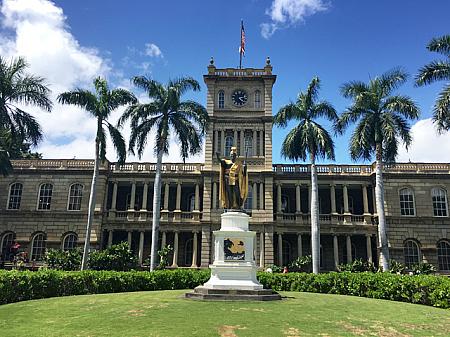 ハワイの初代王カメハメハ大王像
