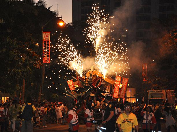フラ・パワーにふらふら！ホノルル・フェスティバル２０１０ フラダンス パレード 縁日 御輿お祭り