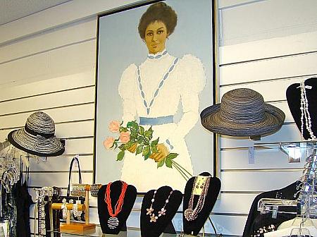 店内にはホロク姿のカイウラニ王女の肖像画が。