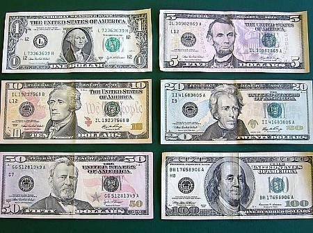 1ドル紙幣の肖像画がワシントン。5ドル紙幣はリンカーン。