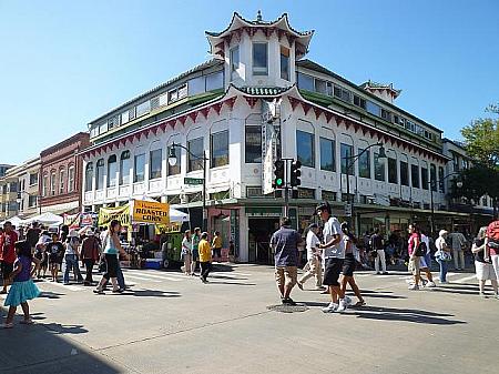 祝賀イベント開催中のチャイナタウン Chinatown。