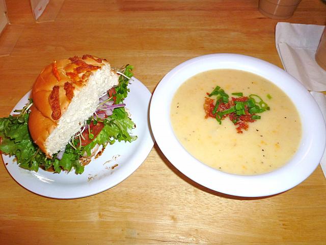 今日のスープはポテト チェダーチーズ ハワイナビ