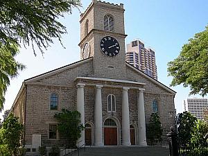 オアフ最古の由緒ある教会、カワイアハオ・チャーチ。ここで結婚式をあげる日本人がたくさんいます