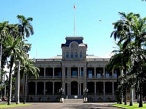 イオラニ宮殿は、ゴージャスだったハワイ王朝の歴史を彷彿とさせられる貴重な歴史的建築物