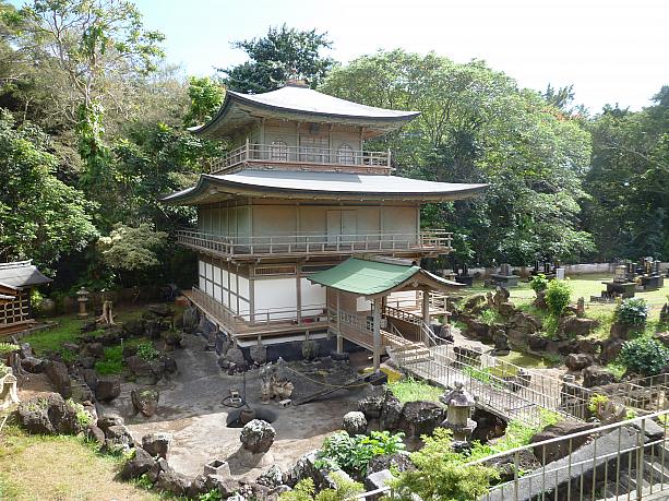 「京都庭園」には、奈良の南法華寺を模した三重の塔も。どちらも建物として危険な状態なのですが、修復費用のめどが立たず、数年来、立ち入り禁止のままという、悲しい国家歴史登録財なのでした・・・。