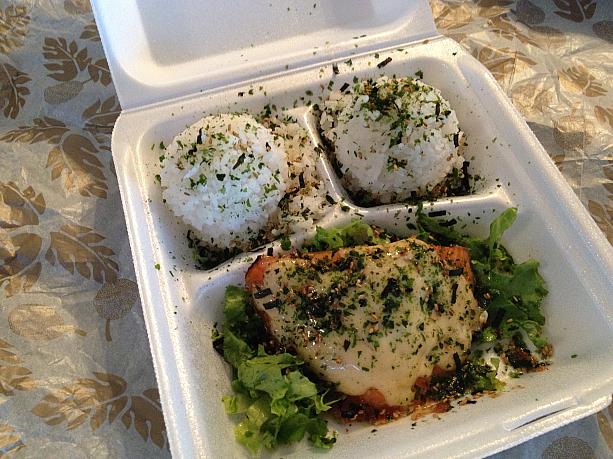名は体を表す！ ずばり「フリカケ・サーモン」。カイムキ地区には食どころが点在していますので、食のお散歩も楽しいですね！