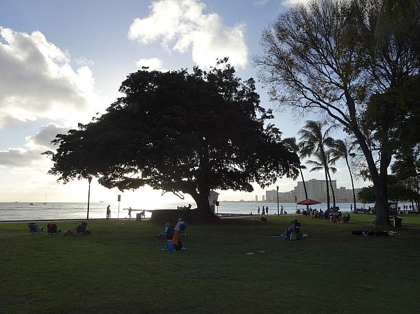 せっかくのハワイだから、ビーチを日が暮れるギリギリまで楽しみたい！