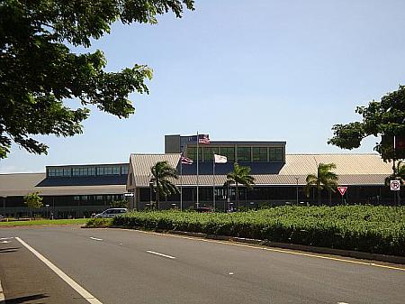 ハワイ大学ウエストキャンパス（左）と建設中のハワイ東海インターナショナルカレッジ（右）