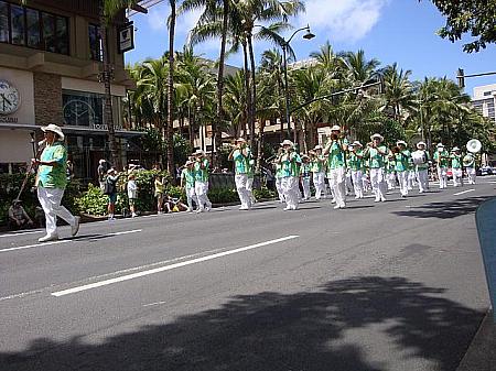 緑が基調、セント・パトリックスデーのパレード