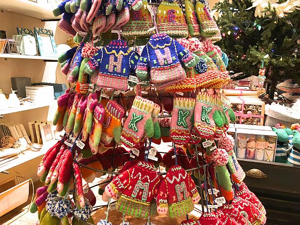 クリスマスを飾るさまざまな雑貨アイテムが。それにしてもクリスマスグッズってなんでこんなに可愛いんでしょうか!?