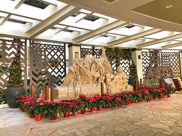 シェラトン・ワイキキ・ホテルの名物ともなっている砂の彫刻もクリスマス仕様。
