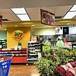 ホノルル市内のスーパーマーケット。ここ数年スーパー内のお惣菜やテイクアウトフードのレベルが格段に上がっています。むかぁ～しのような大ハズレが少なくなってきました！
