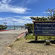 実はここは一般進入禁止の桟橋下付近。桟橋の先にあるのはハワイ州立大学による海洋研究施設。