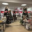 カハラモールのメイシーズデパートにはHoliday Laneすなわちホリデー横丁と名付けられたクリスマスデコレーションやギフト商品コーナーが。さまざまなツリー飾りが可愛くて、自宅にツリーがなくても買ってしまいそう。