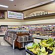 ここまではまだまだ店内のわずかエリア。日本のスーパーマーケットとは違う品や量は見ているうちに高揚したり戸惑ったり。ハワイ、アメリカの大規模スーパーには、買い物というより探検や探索という言葉がときに似合うかも!? なんです。