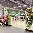 新たなアラモアナセンター店はデリやお弁当、イートインがより充実と聞いていましたが、その通りのよう。ホノルルにはほかにもマルカイ（Marukai）、ドン・キホーテ（DonQuijote）、ミツワ・マーケットプレイス（Mitsuwa Marketplace）という日系スーパーがあって、在住日本人はホントに助かってます！