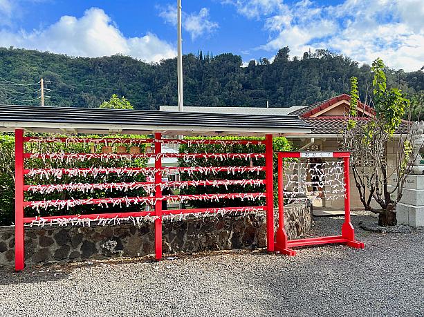 ホノルルにはほかに、ハワイ出雲大社、ハワイ金刀比羅神社・ハワイ太宰府天満宮などがありますが、今年はいずれも初詣の参拝客で賑わっていたようです。