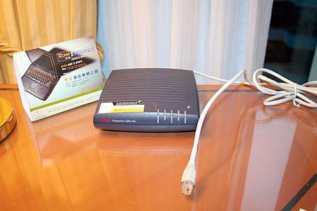 全室にブロードバンドインターネット接続のLANケーブルが標準装備されています。