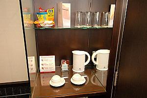 湯沸しポットとお茶のセットも、全室あり。お茶は無料です。 